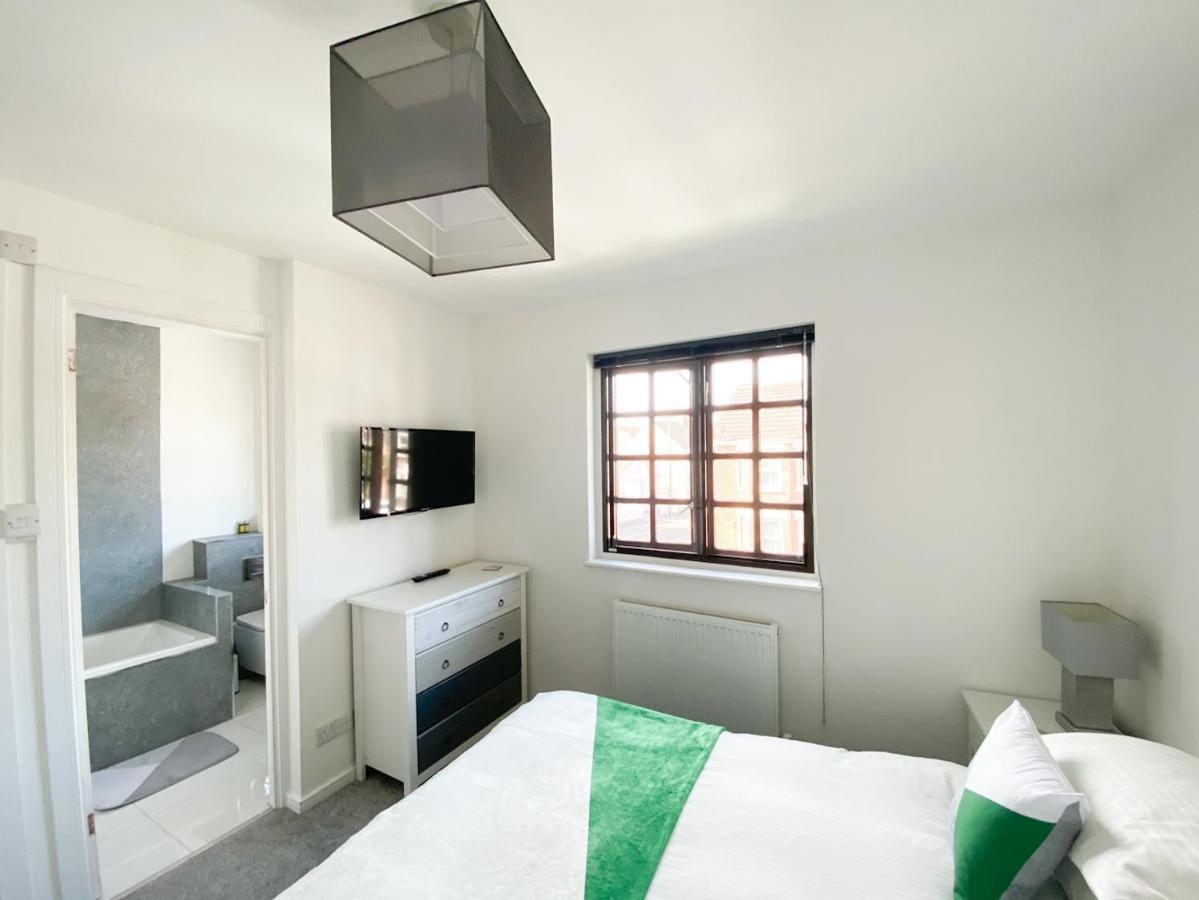 Harbourside House - Great Location - Parking - 2 En-Suites - Sleeps 5 Plus 1 Poole Buitenkant foto