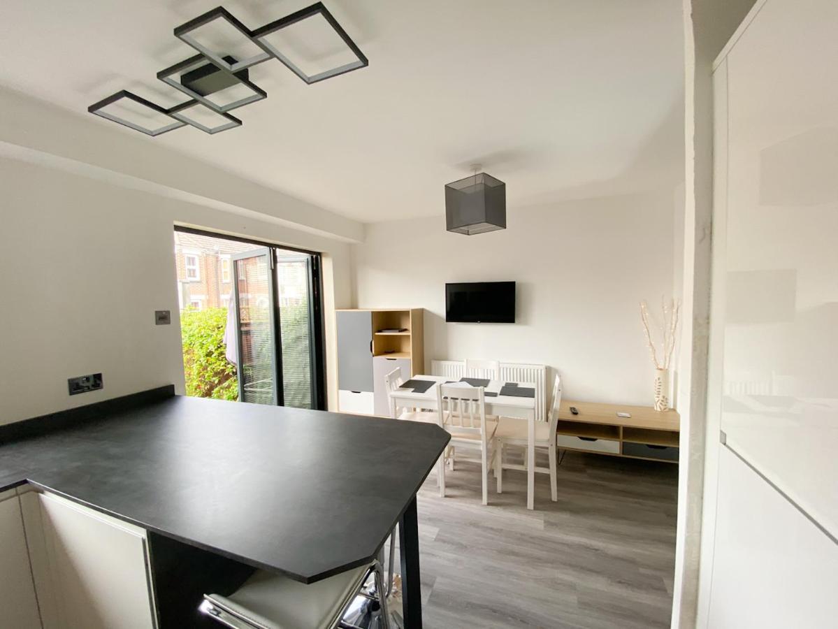 Harbourside House - Great Location - Parking - 2 En-Suites - Sleeps 5 Plus 1 Poole Buitenkant foto