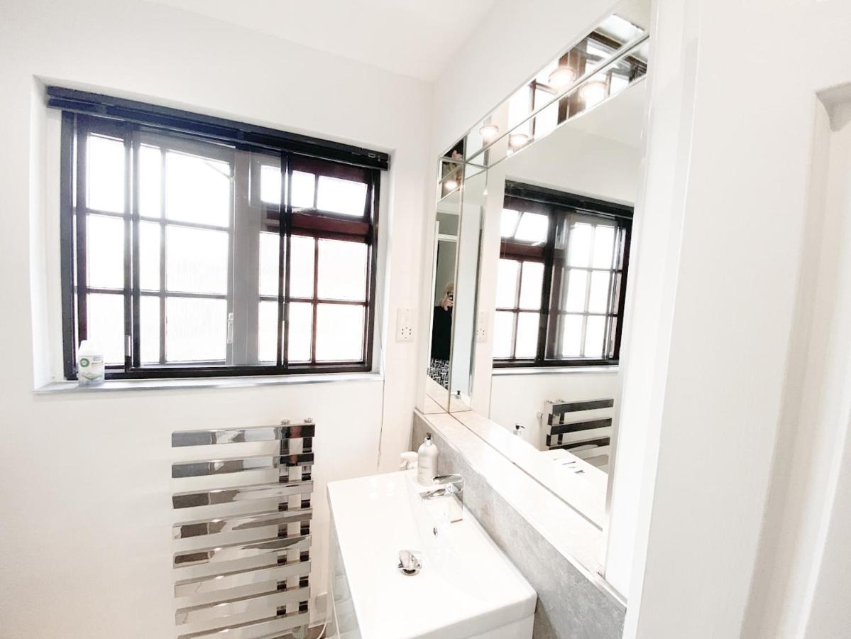 Harbourside House - Great Location - Parking - 2 En-Suites - Sleeps 5 Plus 1 Poole Buitenkant foto